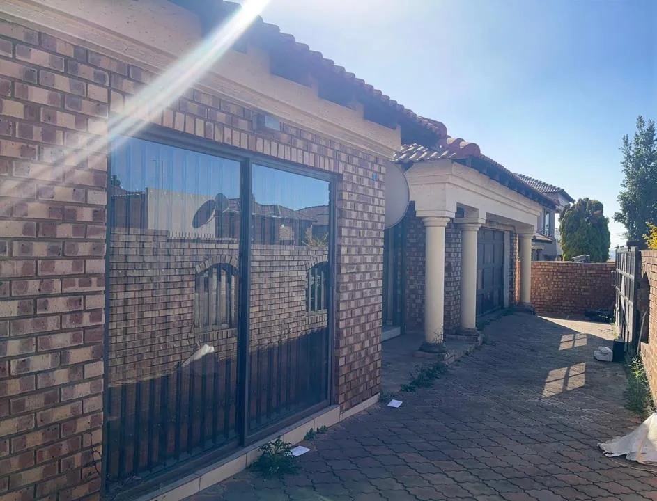 4 Bedroom House for sale in Mhluzi