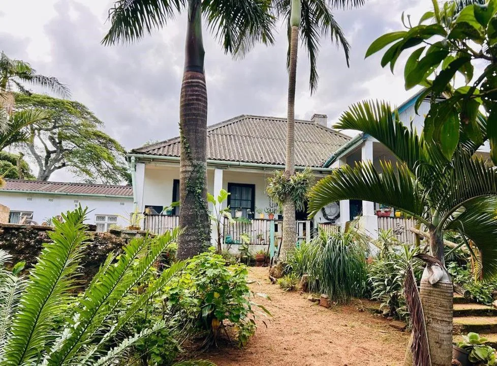 8 Bedroom House for sale in Umtentweni