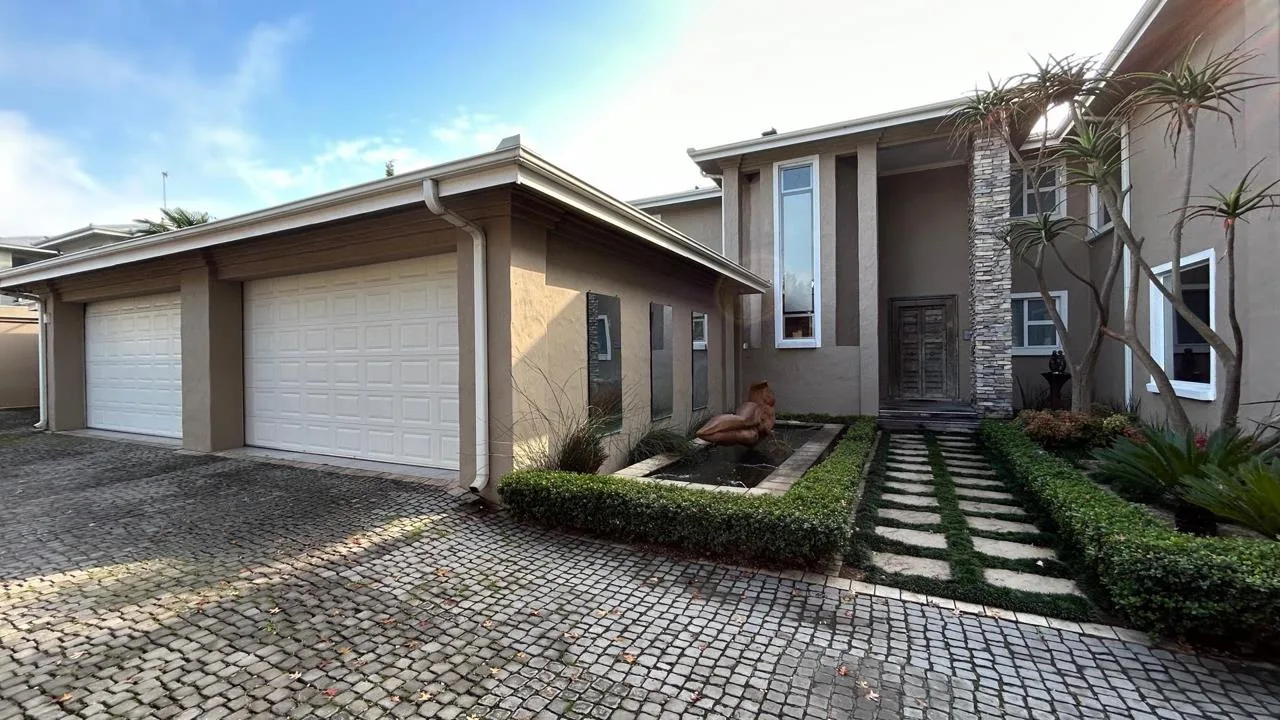 6 Bedroom House for sale in Middelburg South