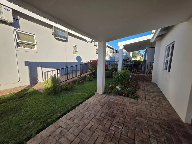 1 Bedroom Apartment / flat for sale in Oudtshoorn Central