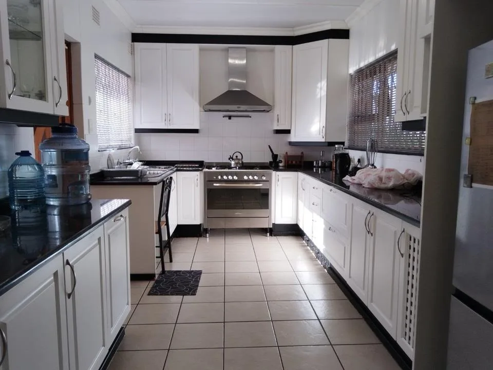4 Bedroom House for sale in Kaffrarian Heights