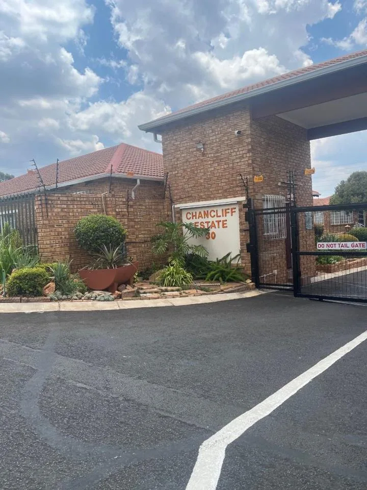 3 Bedroom Townhouse for sale in Chancliff AH