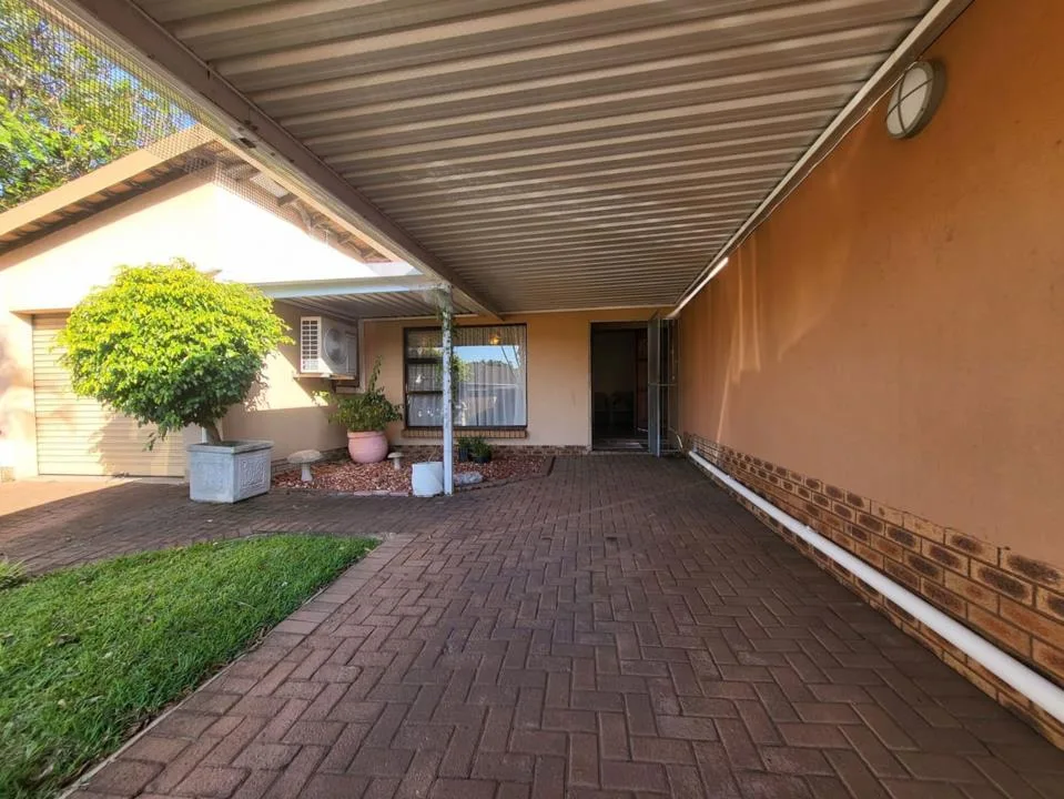 2 Bedroom Townhouse to rent in Veld En Vlei