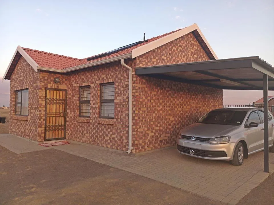 2 Bedroom House for sale in Hillside