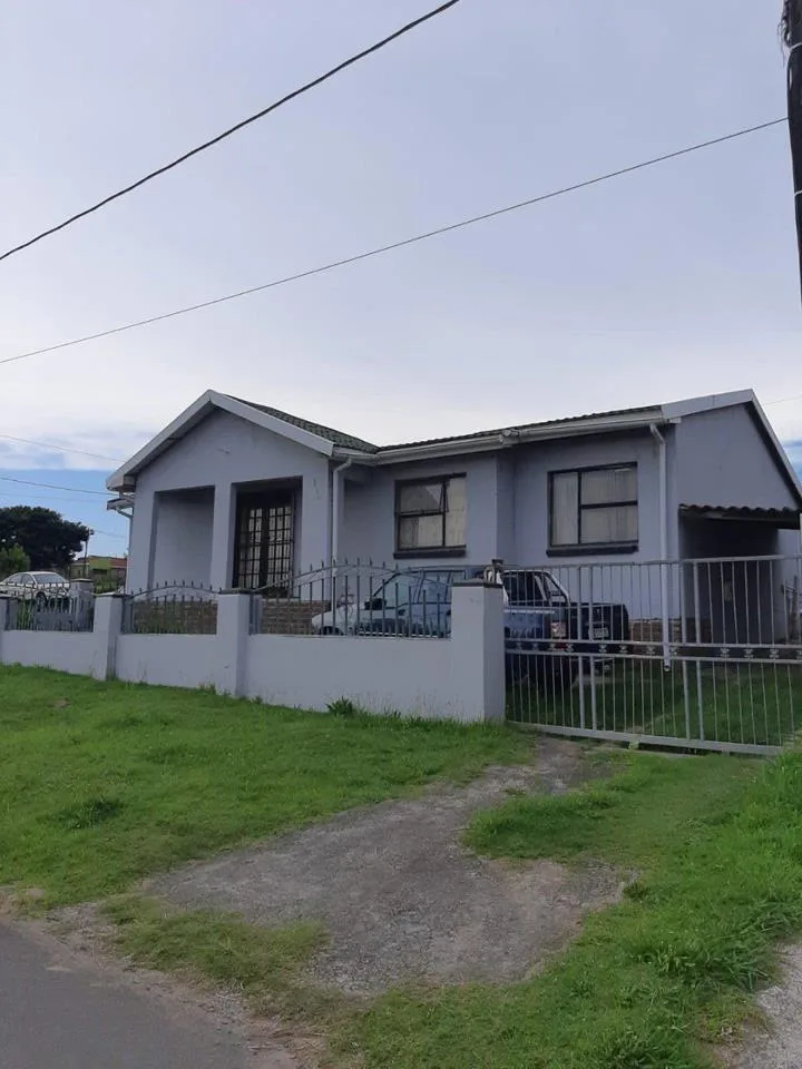 5 Bedroom House for sale in Mdantsane Nu 17