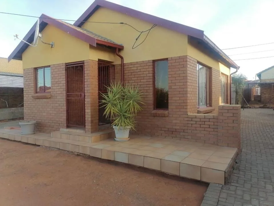 2 Bedroom House for sale in Blomanda