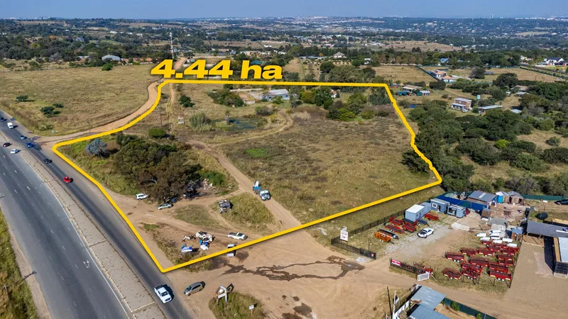 4.4 ha Land available in Knoppieslaagte