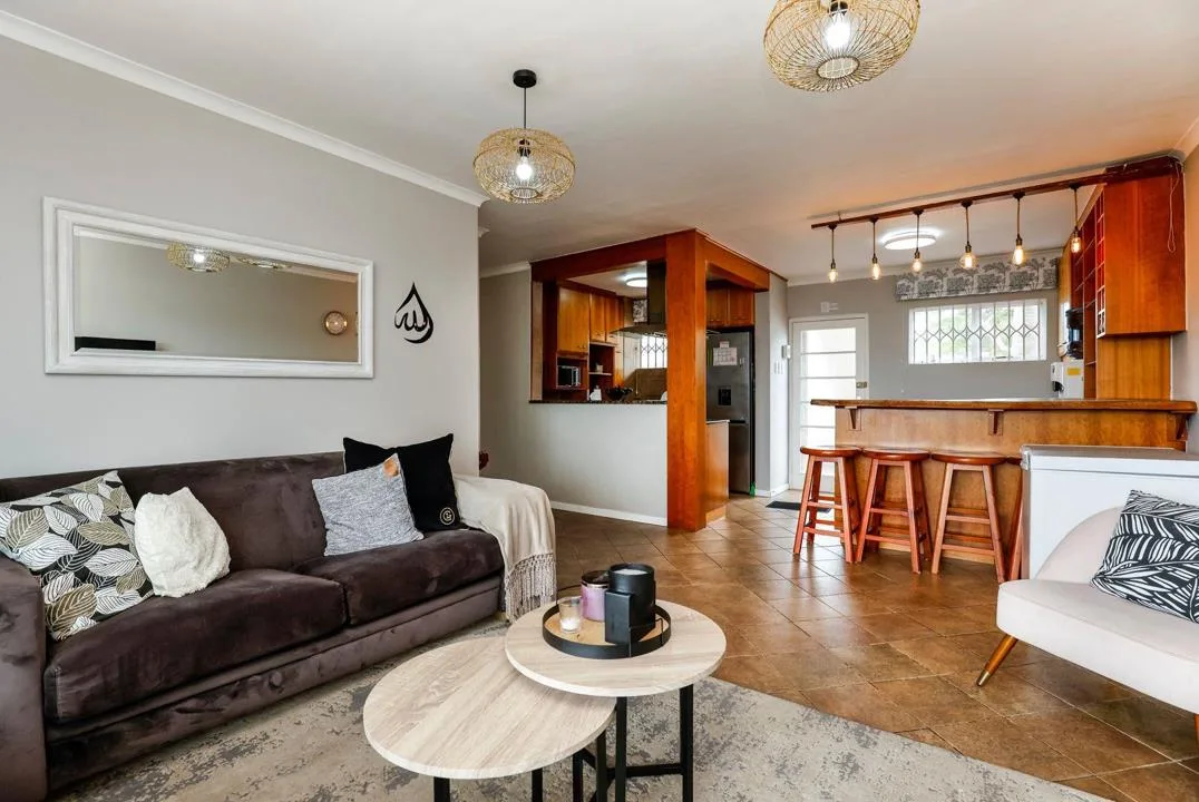3 Bedroom Apartment / flat for sale in Riverside
