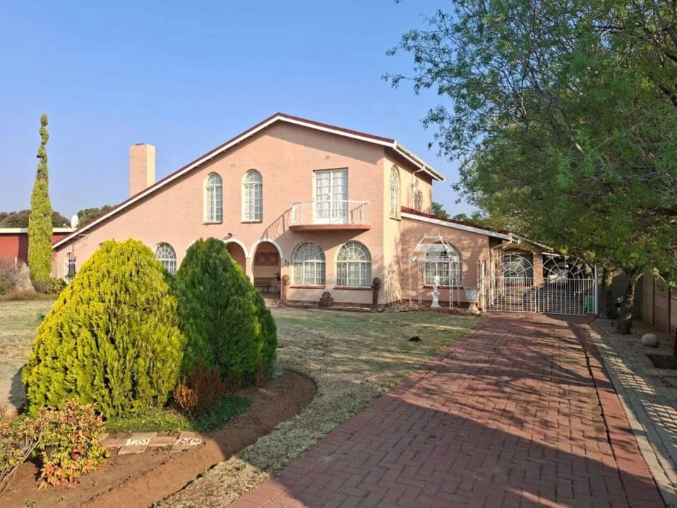 4 Bedroom House for sale in Theunissen