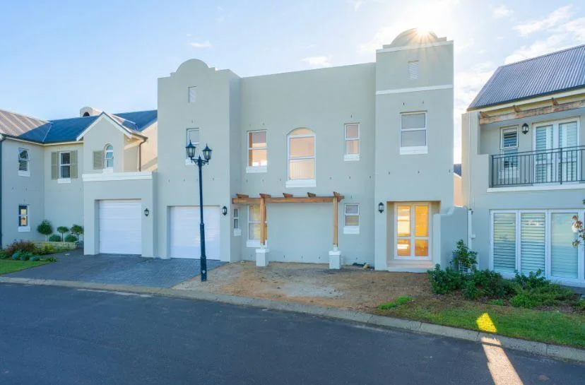 2 Bedroom House for sale in Nooitgedacht Village