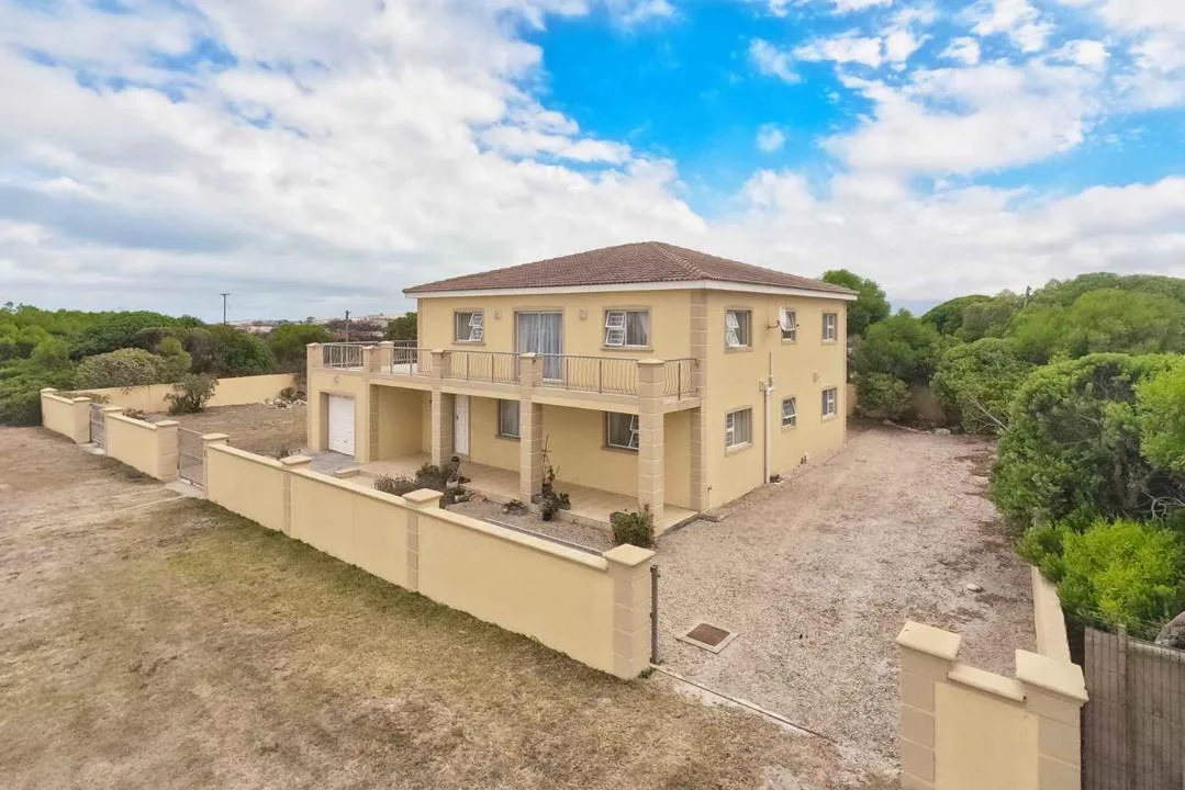 4 Bedroom House for sale in Pearly Beach