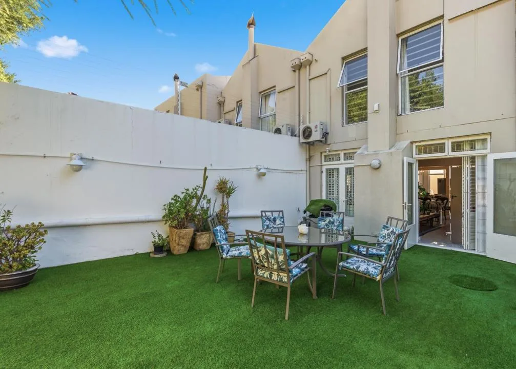 2 Bedroom Townhouse for sale in Fresnaye