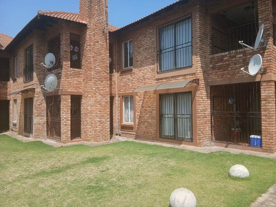 2 Bedroom Townhouse for sale in Edleen