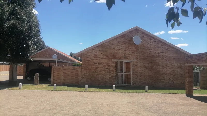 2 Bedroom Townhouse for sale in Quaggafontein