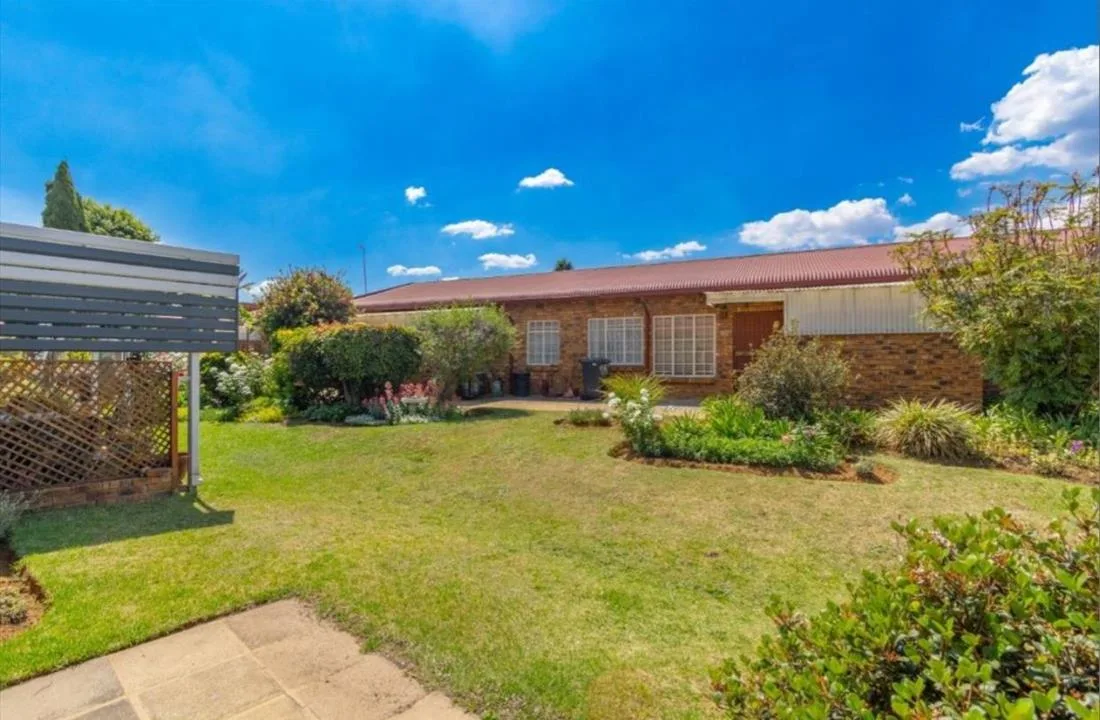 2 Bedroom Townhouse for sale in Sunair Park