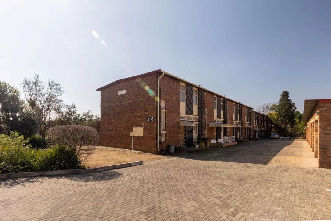 2 Bedroom Townhouse for sale in Huttenheights