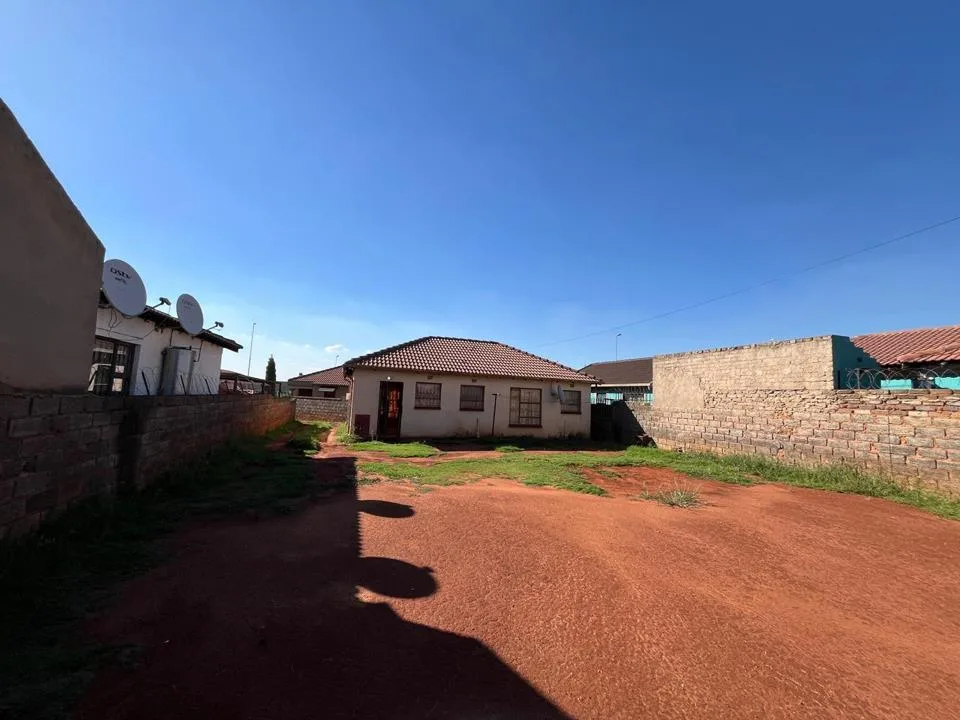 3 Bedroom House for sale in Dawn Park