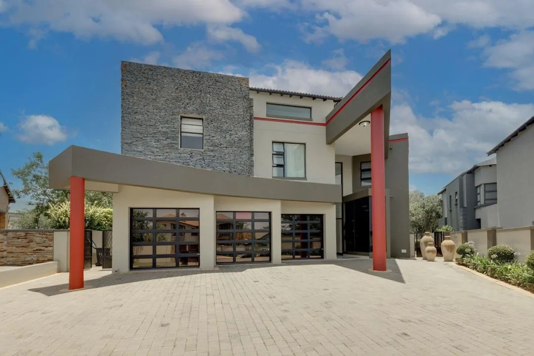 8 Bedroom House for sale in Midlands Estate