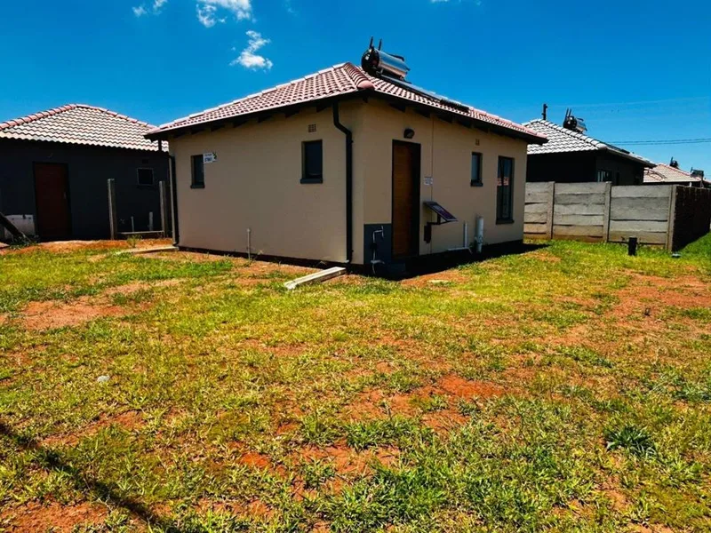 2 Bedroom House for sale in Protea Glen