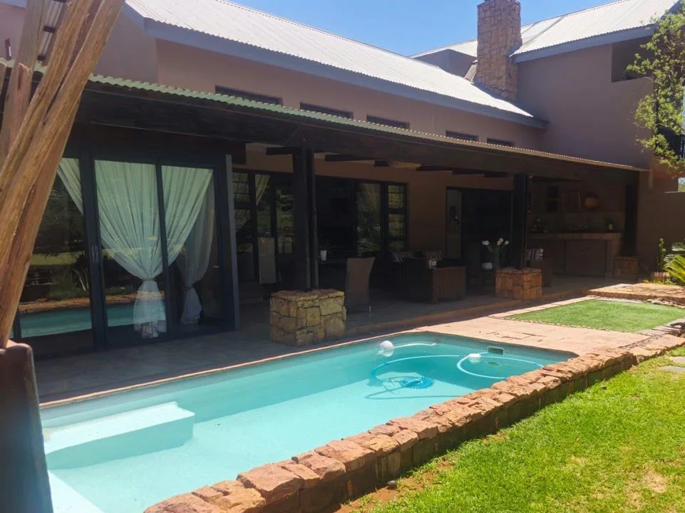 7 Bedroom House for sale in Kathu