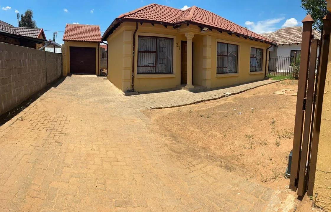 3 Bedroom House for sale in Mandela View