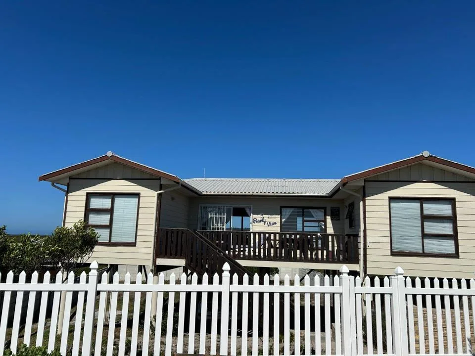 4 Bedroom House for sale in Pearly Beach
