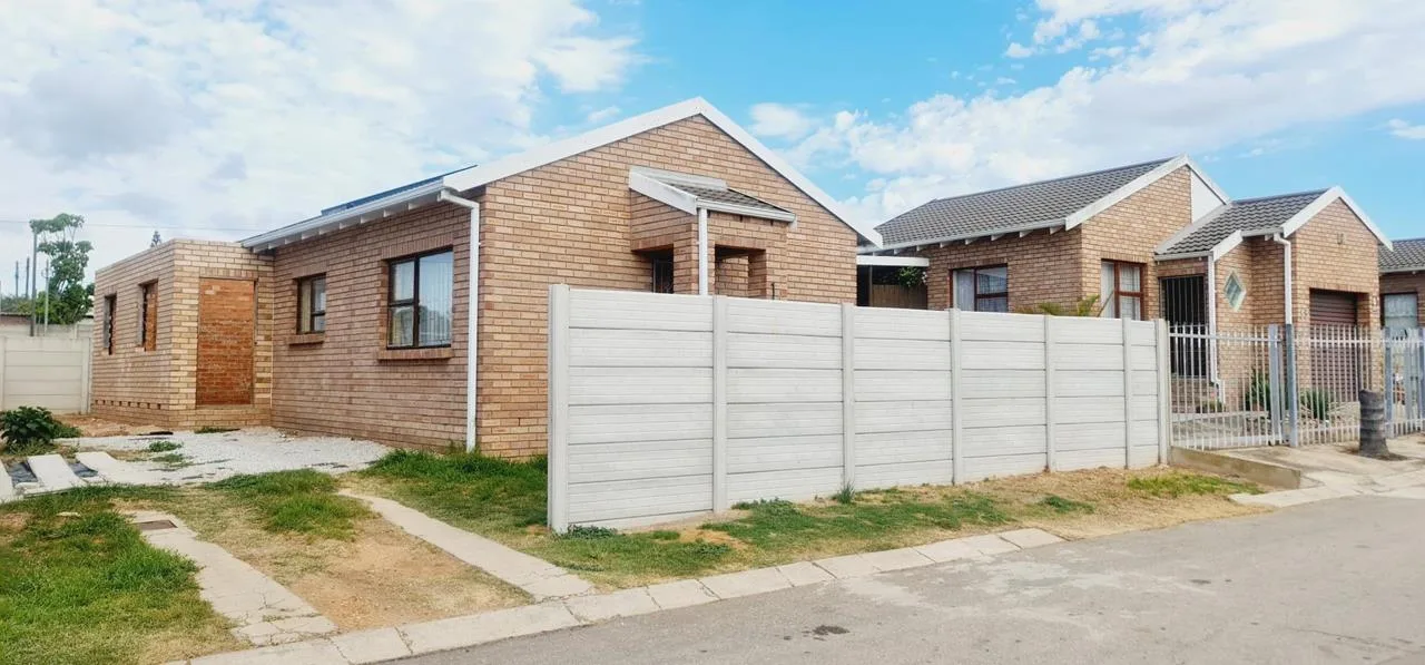 2 Bedroom House for sale in Bothasrus