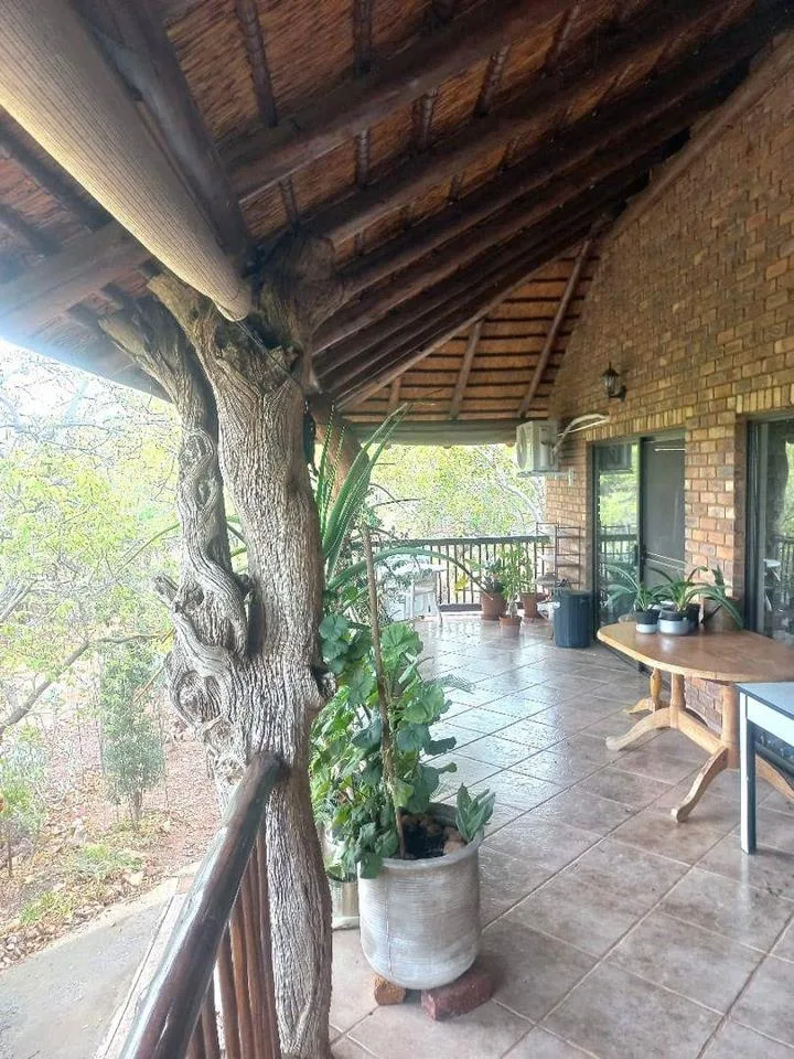 2 Bedroom House for sale in Leeupoort