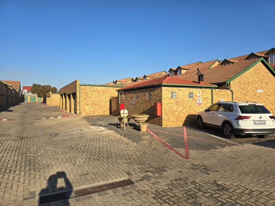 3 Bedroom Townhouse for sale in Kempton Park Ext 4