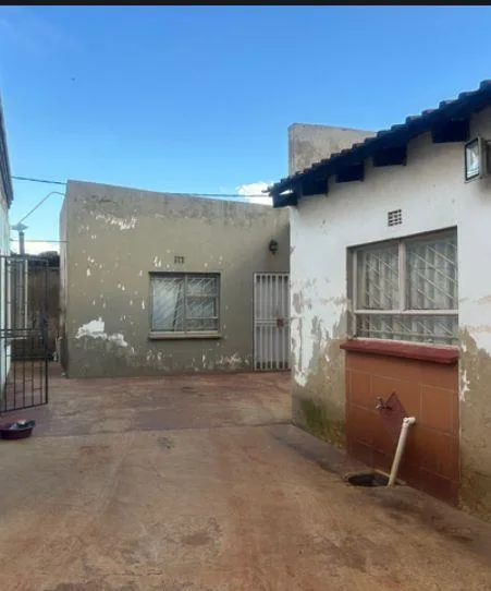 2 Bedroom House for sale in Tsakane Central