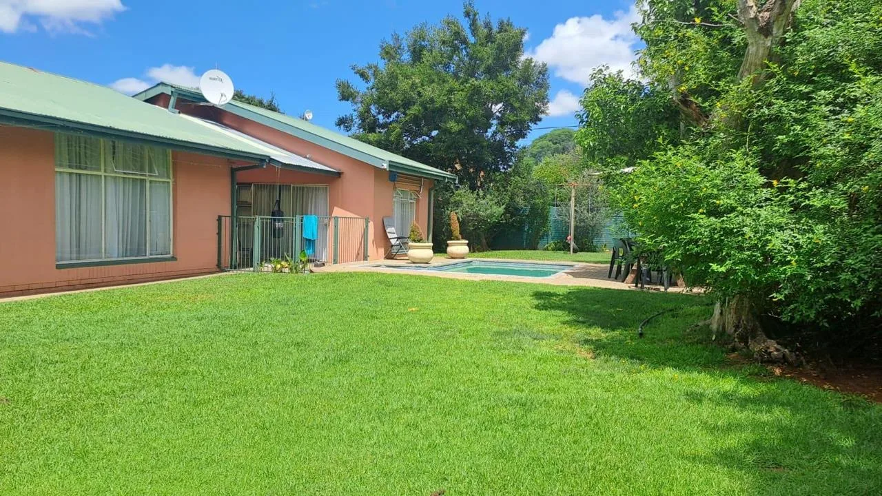 4 Bedroom House for sale in Universitas