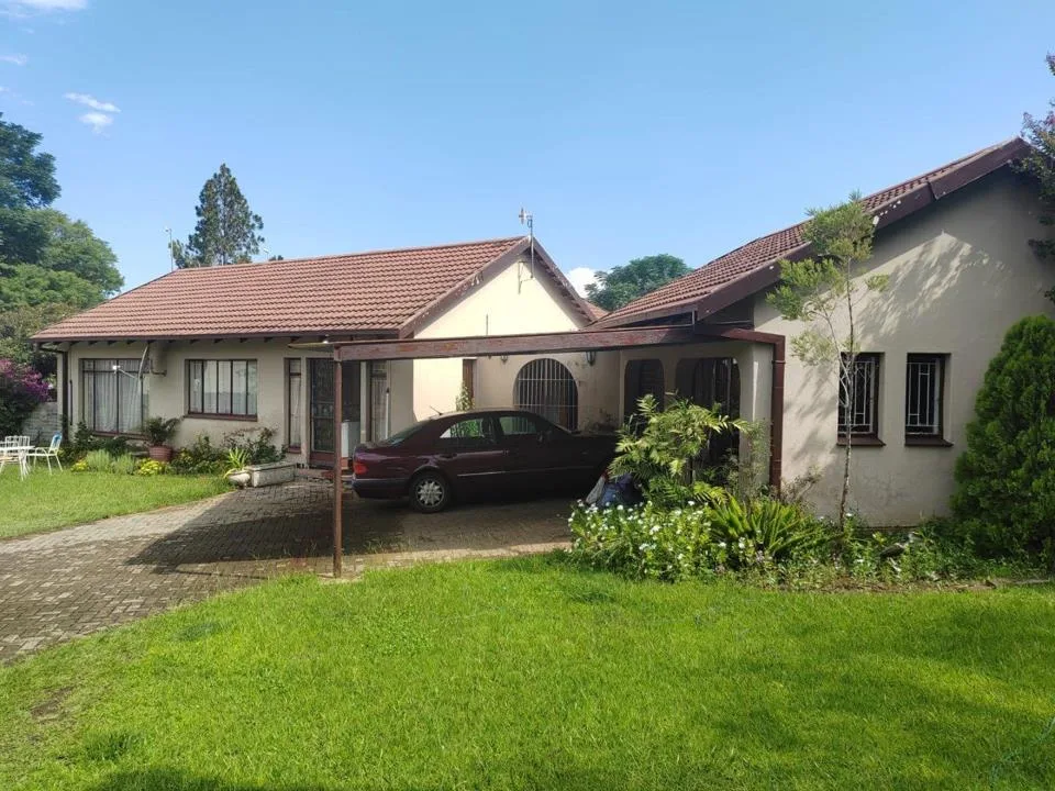 3 Bedroom House for sale in Pioneer Park