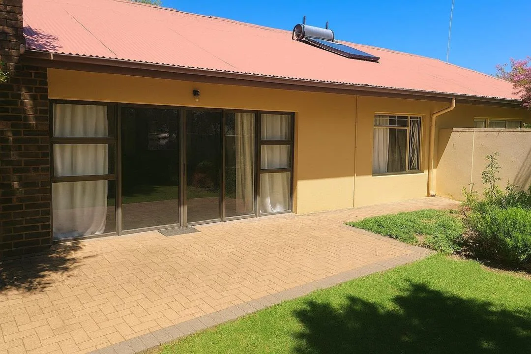 2 Bedroom House for sale in Universitas