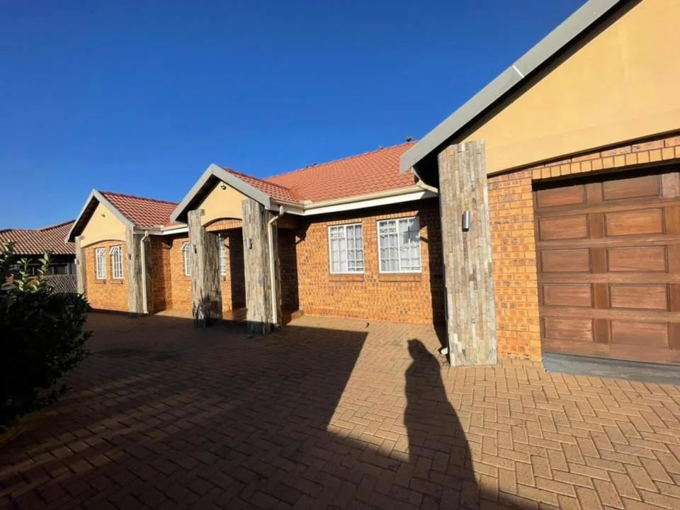 3 Bedroom House to rent in Aerorand