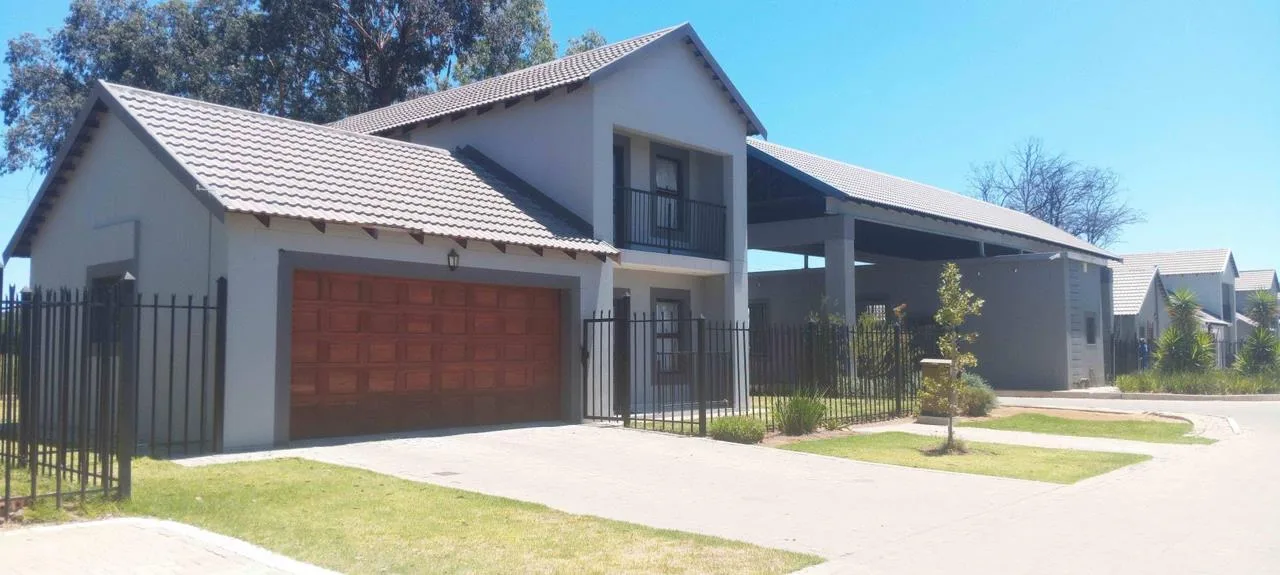 4 Bedroom House for sale in Bloemspruit