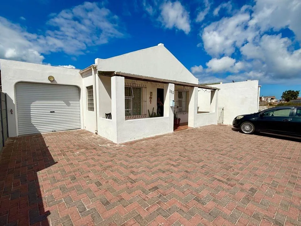 3 Bedroom House for sale in Langebaan North