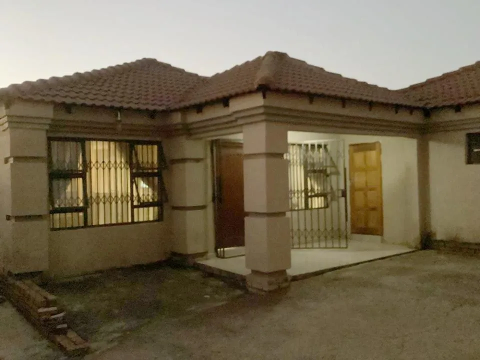 4 Bedroom House for sale in Kibler Park