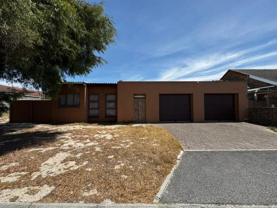 4 Bedroom House for sale in Belhar