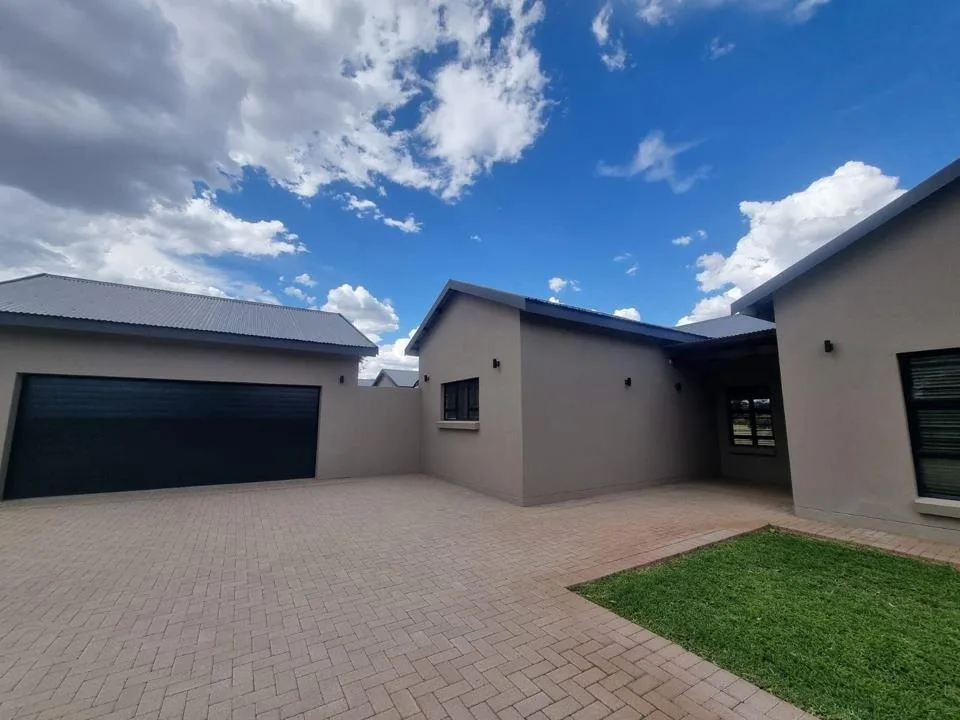 4 Bedroom House for sale in Kathu Rural