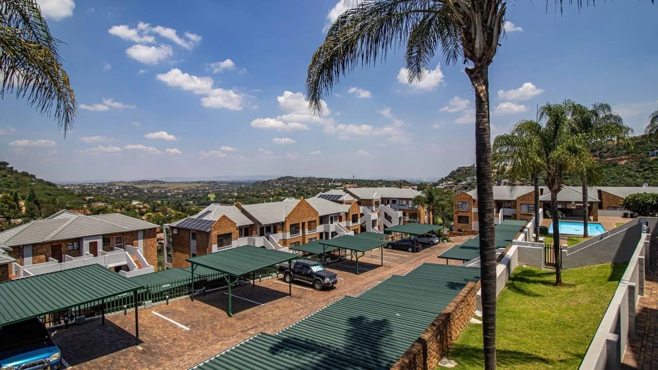 2 Bedroom Townhouse for sale in Bassonia