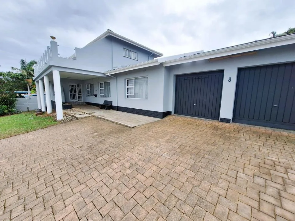4 Bedroom House for sale in Uvongo