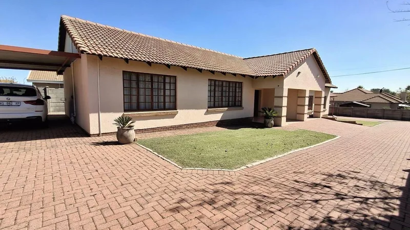 4 Bedroom House for sale in Secunda