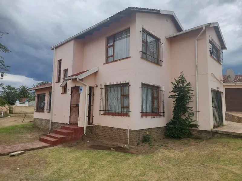 3 Bedroom House for sale in Club View