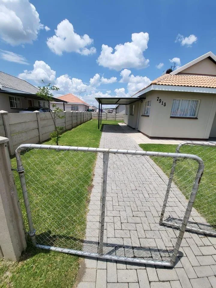 2 Bedroom House for sale in Freedom Park