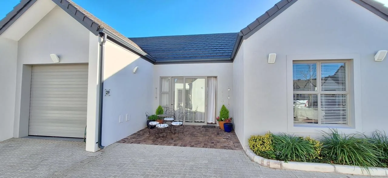 2 Bedroom Townhouse for sale in Robertson
