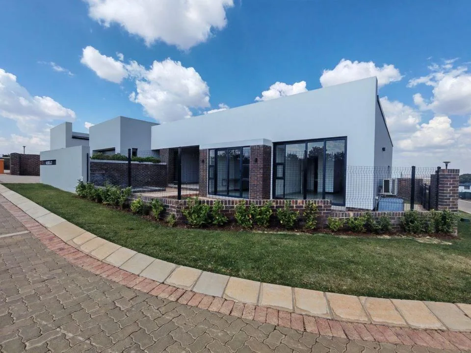 3 Bedroom House to rent in Helderzicht Eco Estate