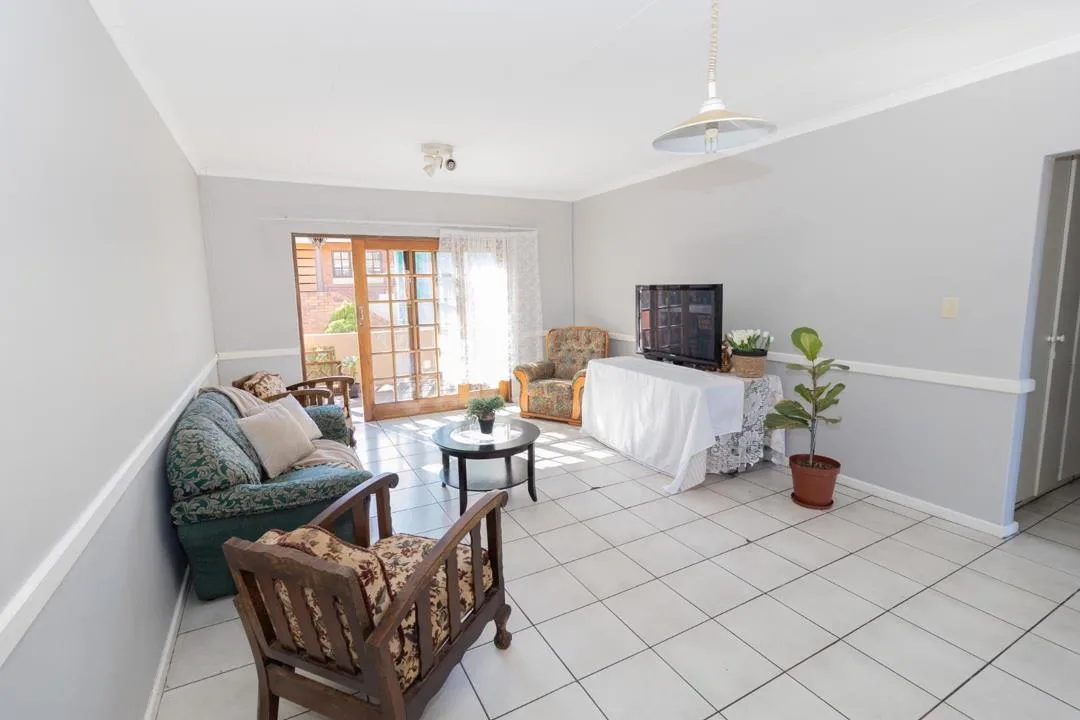 3 Bedroom Townhouse for sale in Langenhovenpark