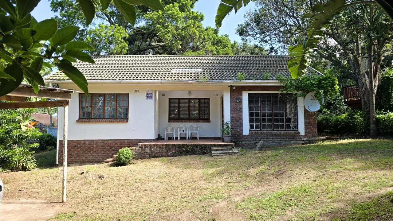 2 Bedroom House for sale in Bonza Bay