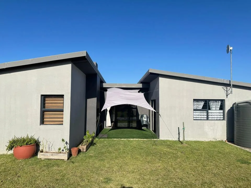 2 Bedroom Townhouse for sale in Boesmansriviermond