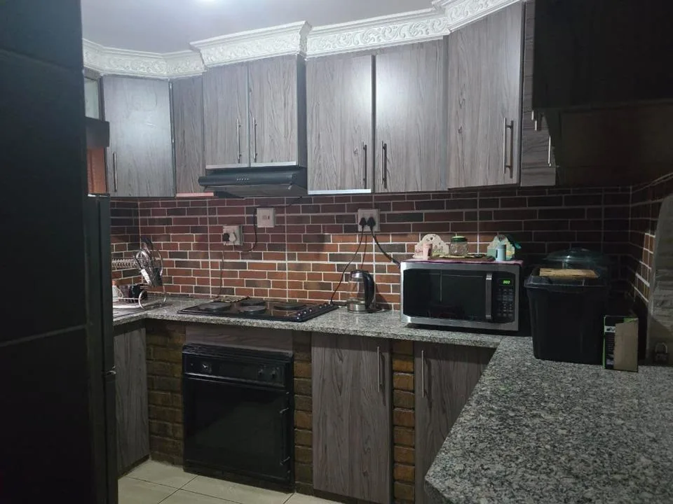 3 Bedroom Apartment / flat for sale in Oaklands